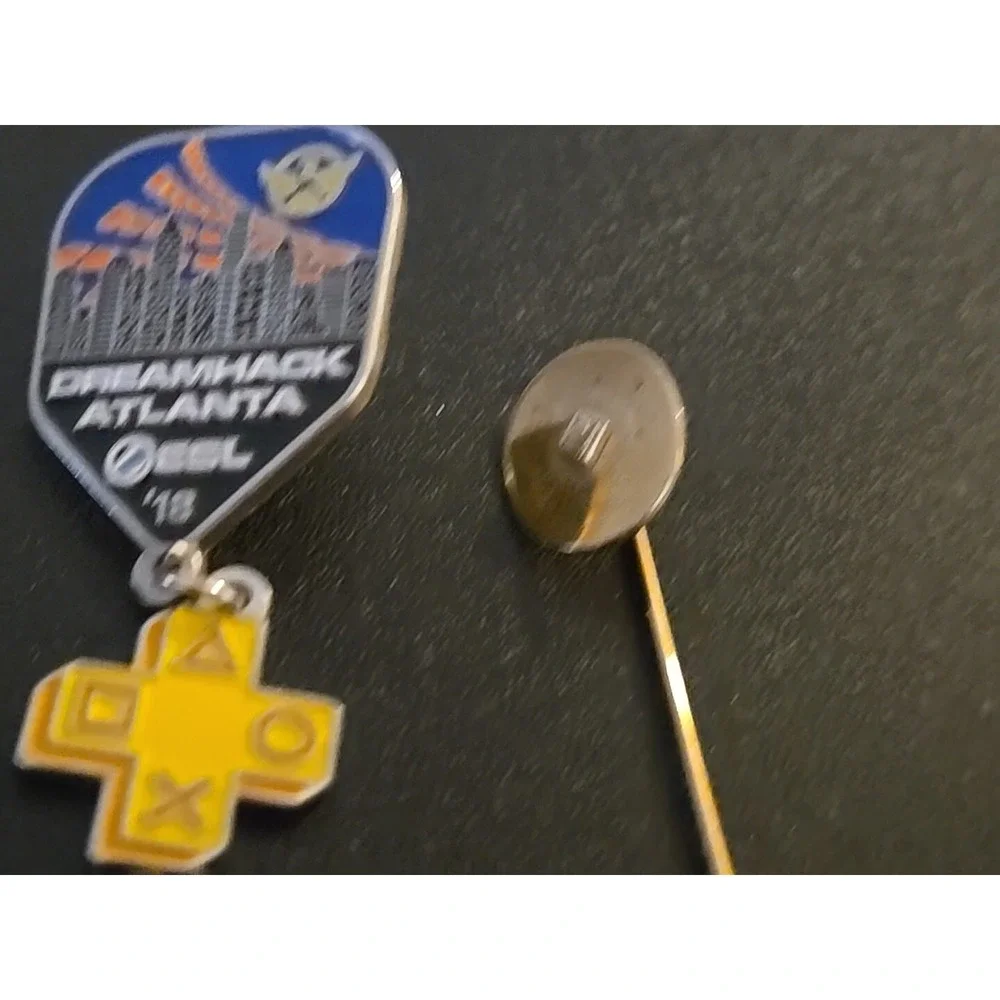 Vintage large lot of 26 Lapel‎ Hat Pins Pendants Brooches